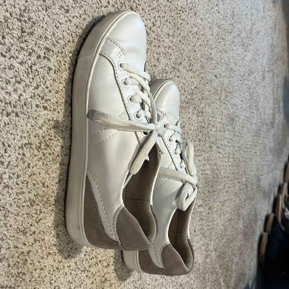 Naturalizer casual sneakers